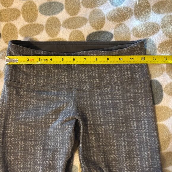 Lululemon gray & black 28in size 2 leggings - Picture 5 of 5